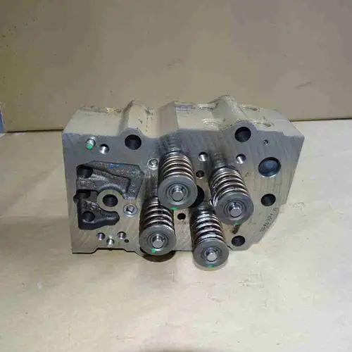 3646324 3811981 3081065 3082064 Cylinder Head - Image 3