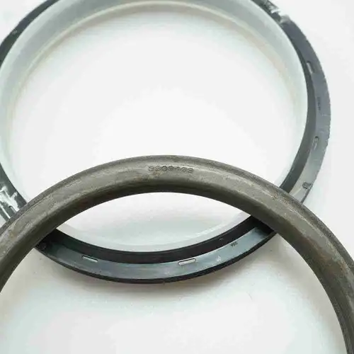 3934486 3933262 6CT ISL Rear Crankshaft Oil Seal - Image 5