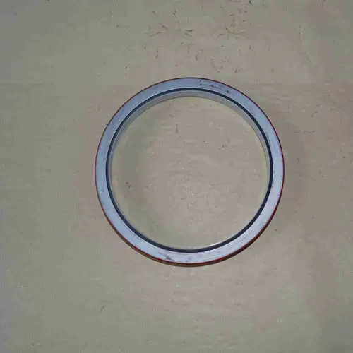 3092821 3099190 QST30 Rear Crankshaft Oil Seal - Image 2
