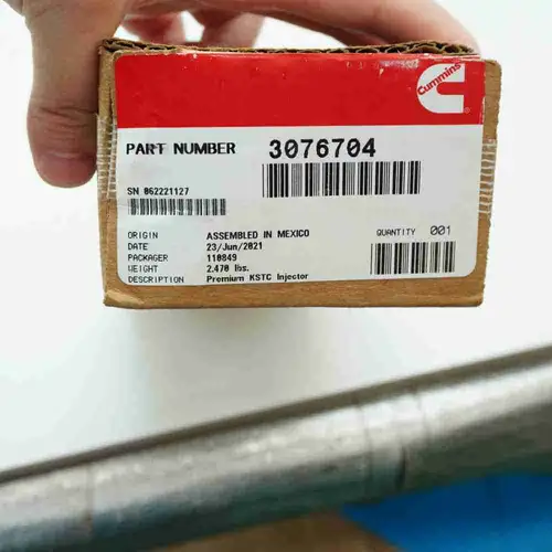 3076704 3279746 NT855 K19 Injector - Image 2