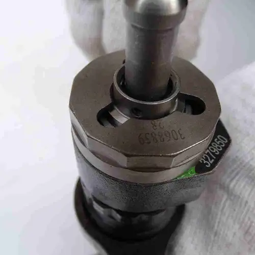 3609962 KTA19 K19 K38 Injector - Image 4