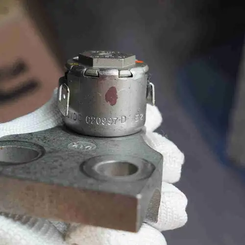 3686307 4026536 3682343 ISX15 Valve - Image 4