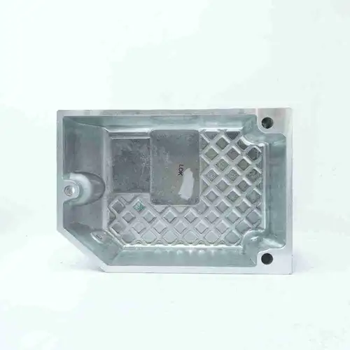3010387 K19 K38 K50 Valve Cover - Image 9